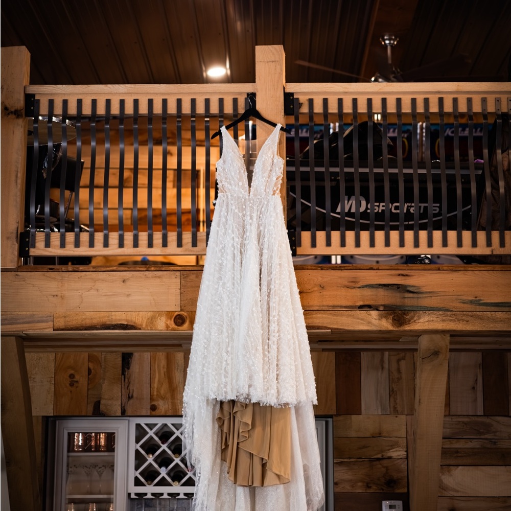 Elegant White Lace Wedding Dress